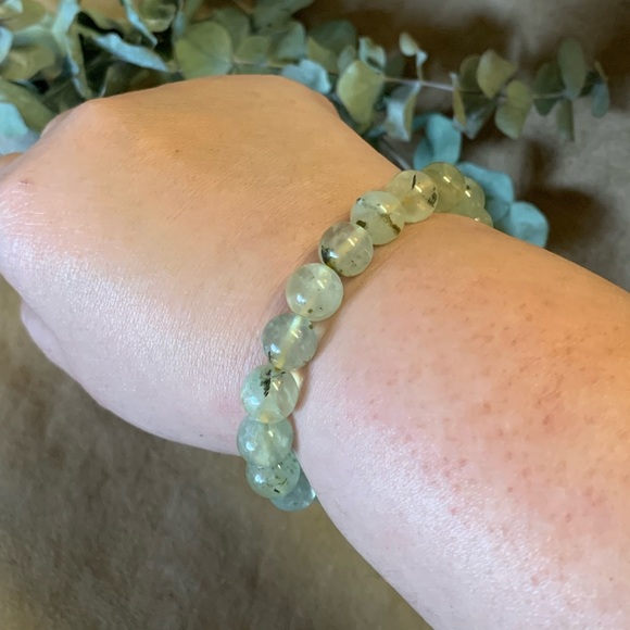 Epidote in Prehnite Bracelet - Picture 4 of 4